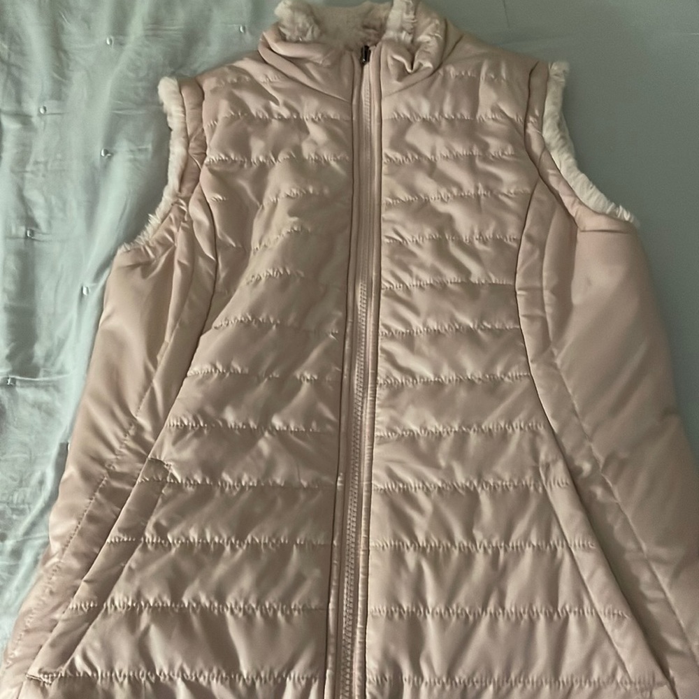 It’s a very cute baby pink vest that can be very stylish